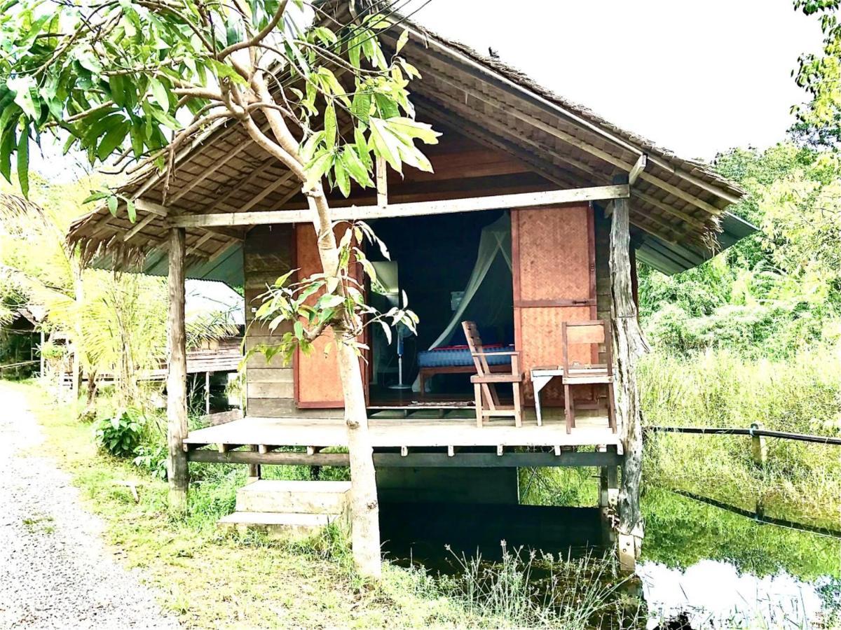 Frog Garden Hut Hotel Koh Phayam Exterior photo